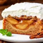 Oktoberfest Zimtschnecken-Torte - featured image