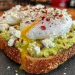 Avocado-Toast mit pochiertem Ei - featured image